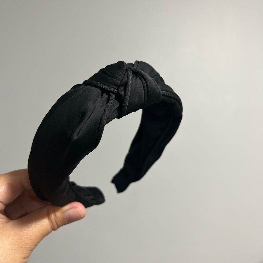 Elegant Black Knotted Headband